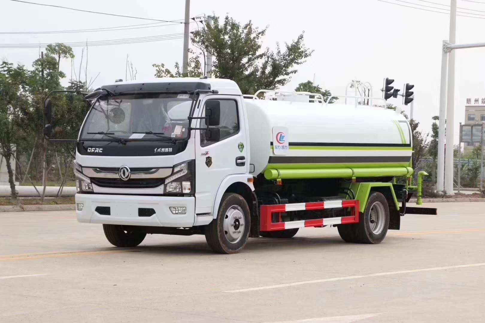 洒水车最新价格概览，全面解析洒水车市场价格动态