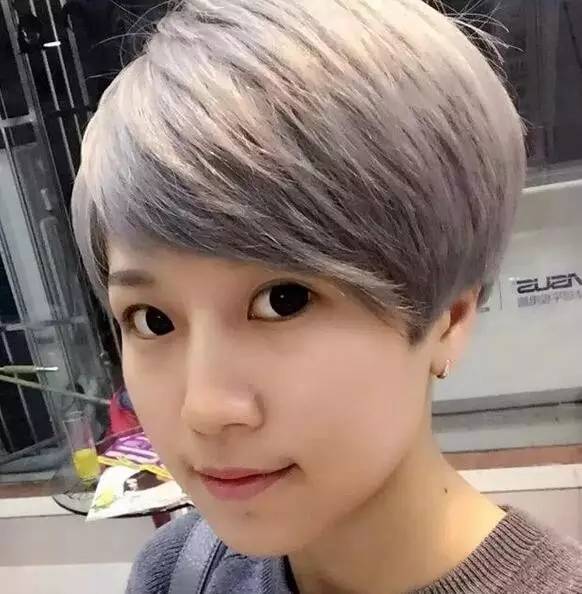 探索巷弄深处的秘密，揭秘时尚女短发造型的魅力之源——2017最新款短发女发型展示