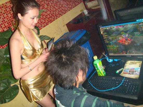 最新充气美女，小巷中的神秘体验