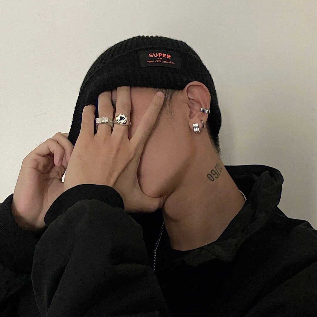 时尚潮流引领者，最新男头展现个性魅力✨