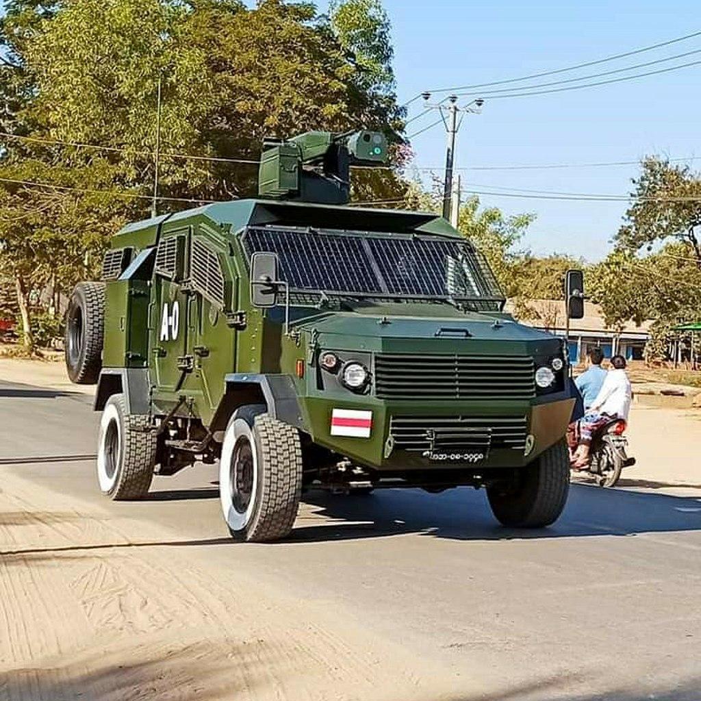 中国最新装甲运兵车，时代的钢铁巨人风采