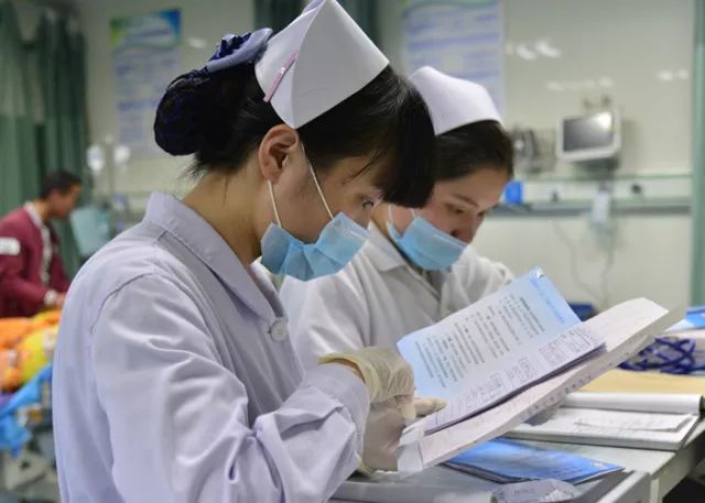 最新医改背景下的护士待遇与科技革新，未来护理行业的崭新篇章