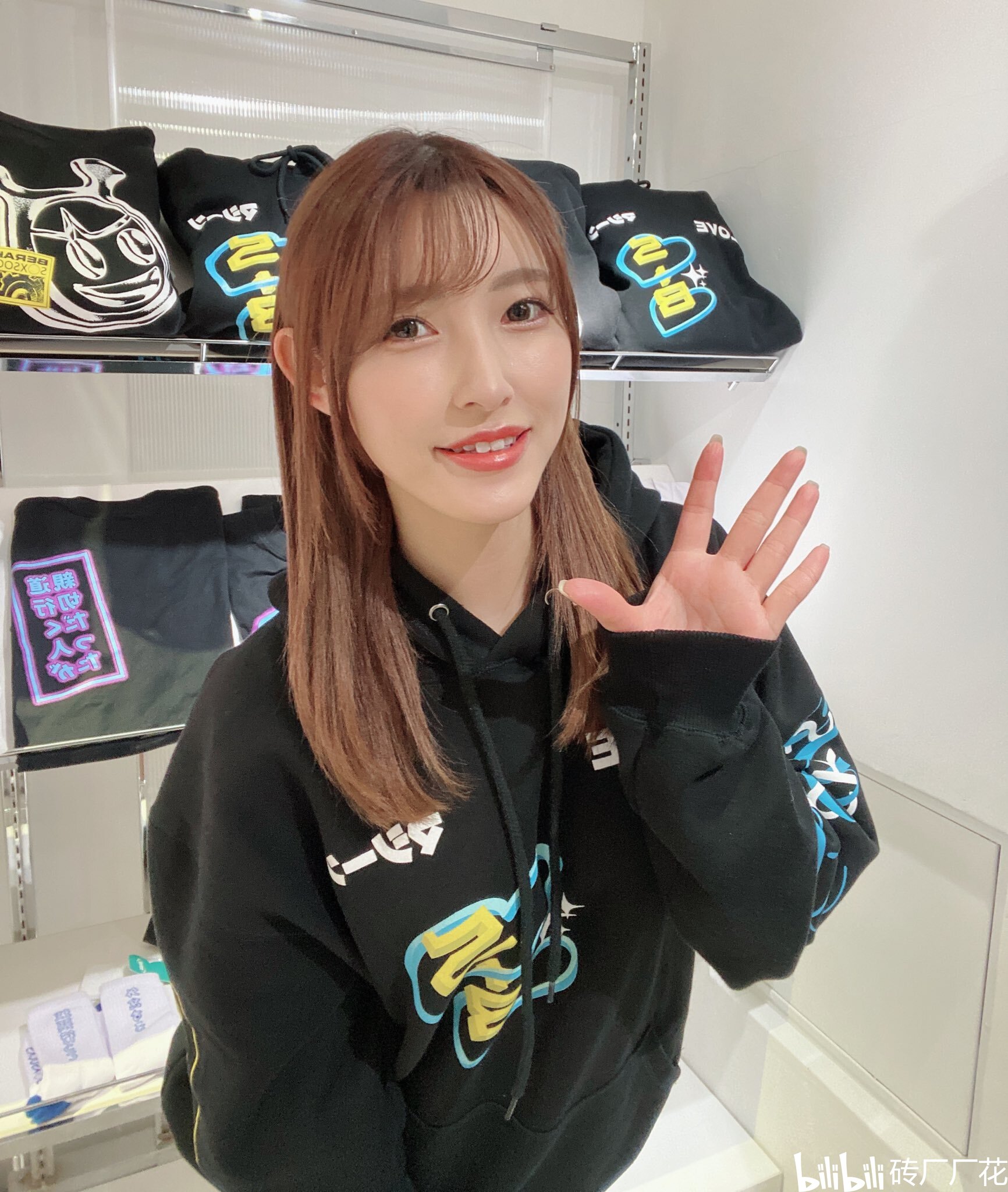 饭冈佳奈子最新动态，解锁时尚灵感源泉