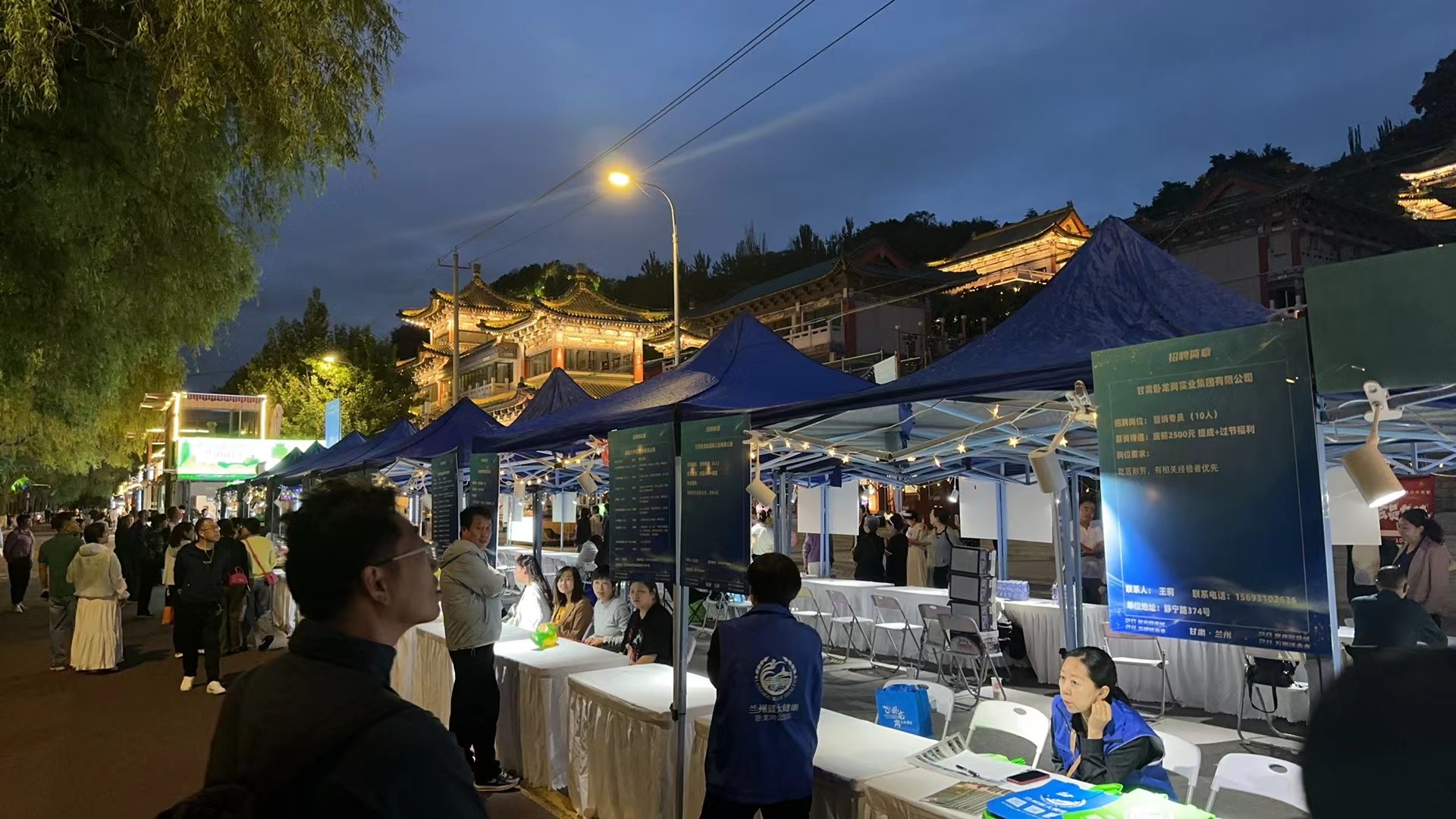 猇亭最新招聘，小巷中的职业探索之旅