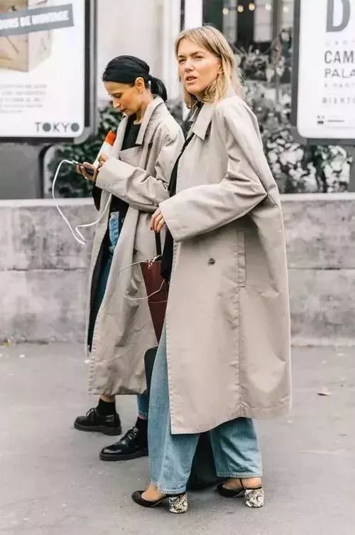 最新女外套时尚潮流，自然美景中的旅行探索之旅