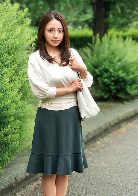 织田真子最新作品揭秘，小巷中的独特风情探索