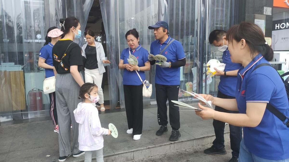 校门口新标语揭秘与小巷特色小店探险，探索未知的奇妙世界